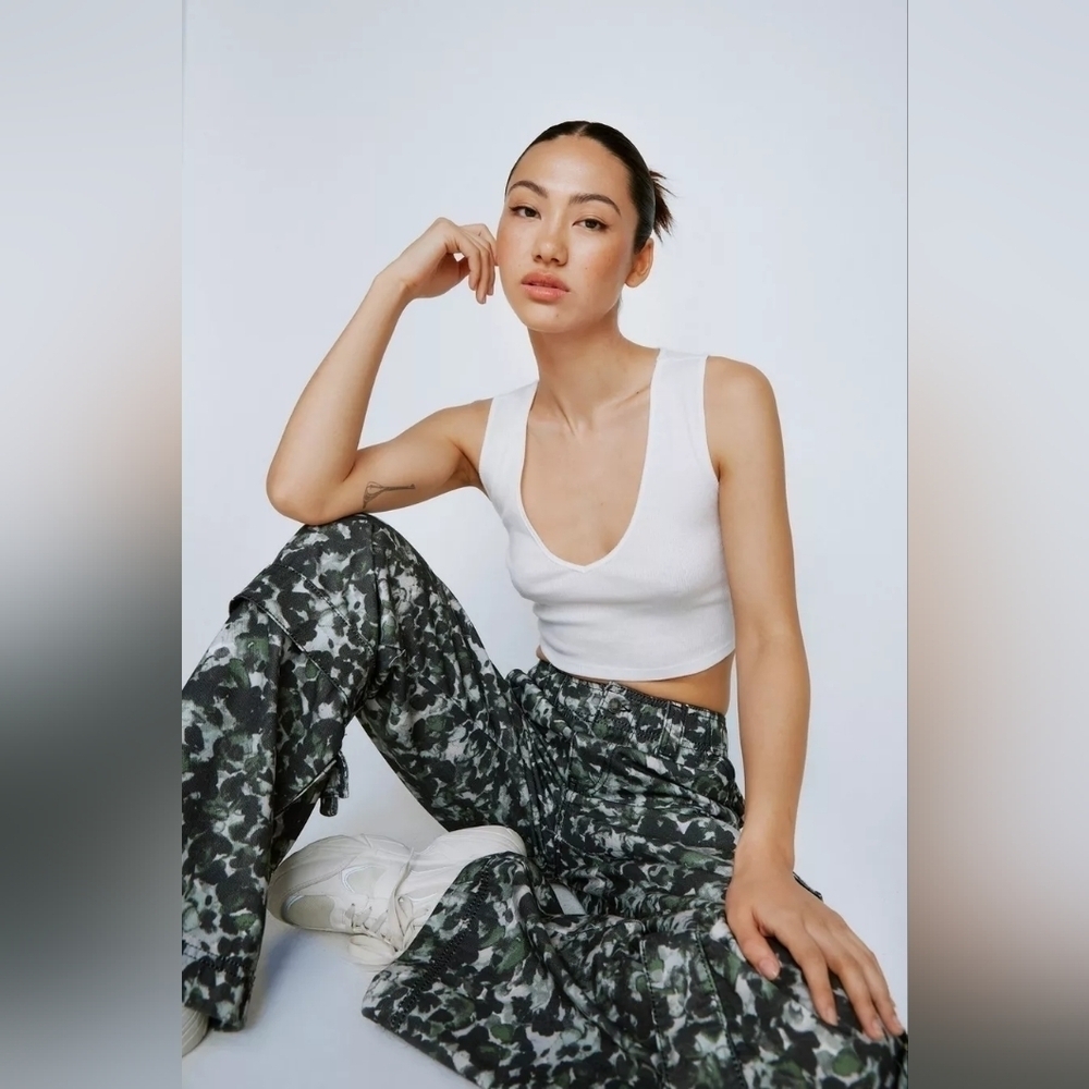 Nasty Girl V-neck Ribbed Crop Top Small